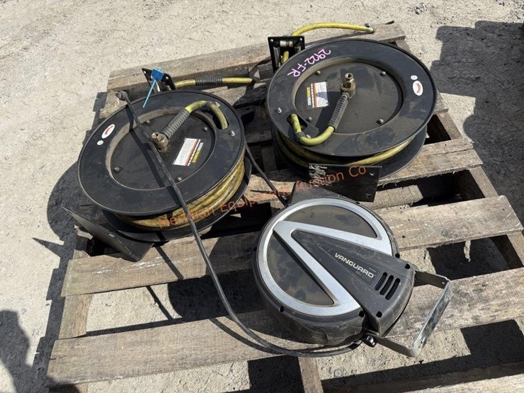 ~50'-retractable-air-hoses-&-electrical-cord-reel-image-1