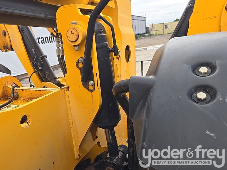 2017-jcb-510-56-image-30
