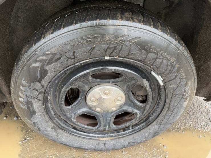 2021-ford-explorer-image-17