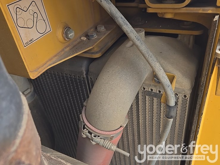 2019-caterpillar-d6-lgp-image-69