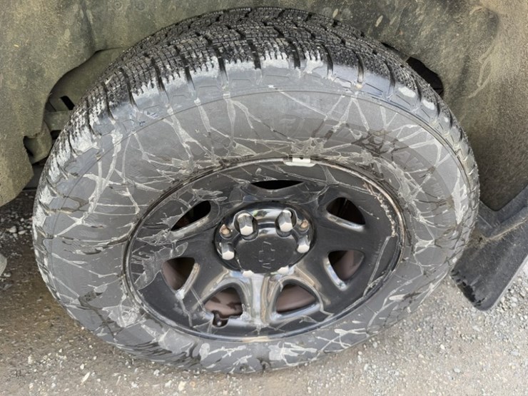 2016-chevrolet-tahoe-image-17