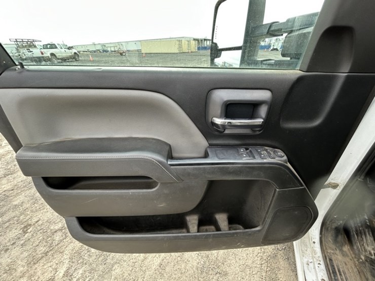 2015-chevrolet-silverado-3500-image-24