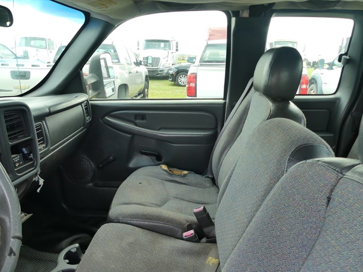 2006-chevrolet-2500hd-image-10