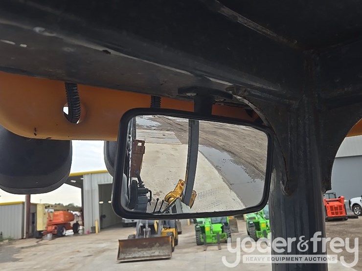 2018-deere-310l-image-103