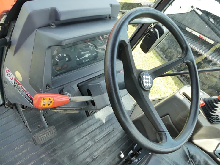 2004-kubota-m9000-image-13