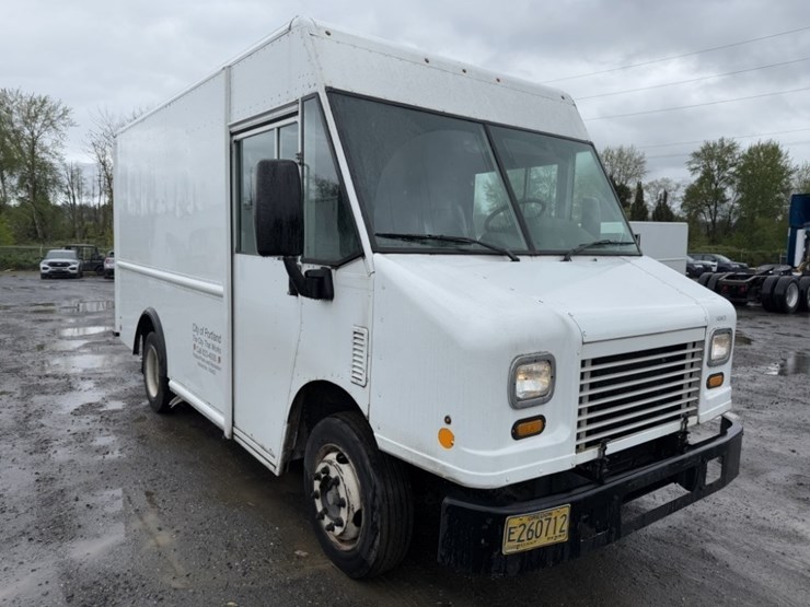 2014-freightliner-mt45-image-2