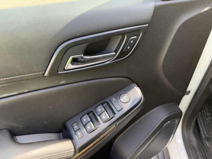 2013-chevrolet-tahoe-image-24