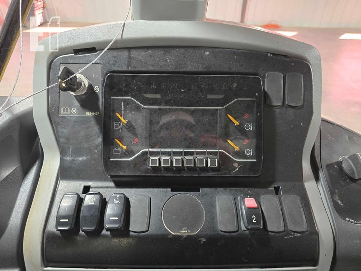 2021-caterpillar-420-image-19