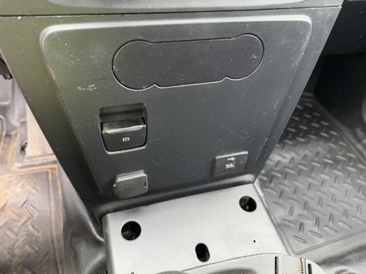 2020-ford-explorer-image-34