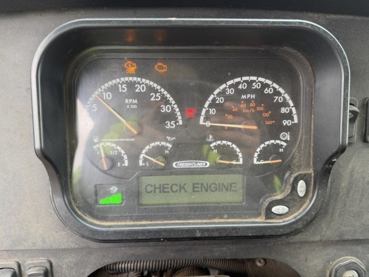 2014-freightliner-mt45-image-25