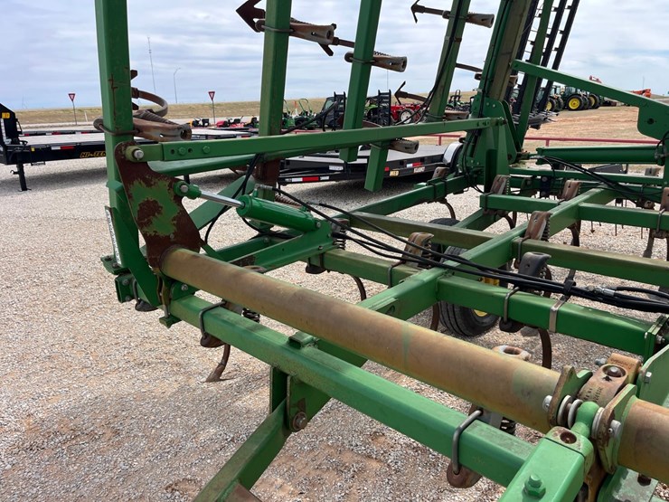 2005-john-deere-2210-image-3