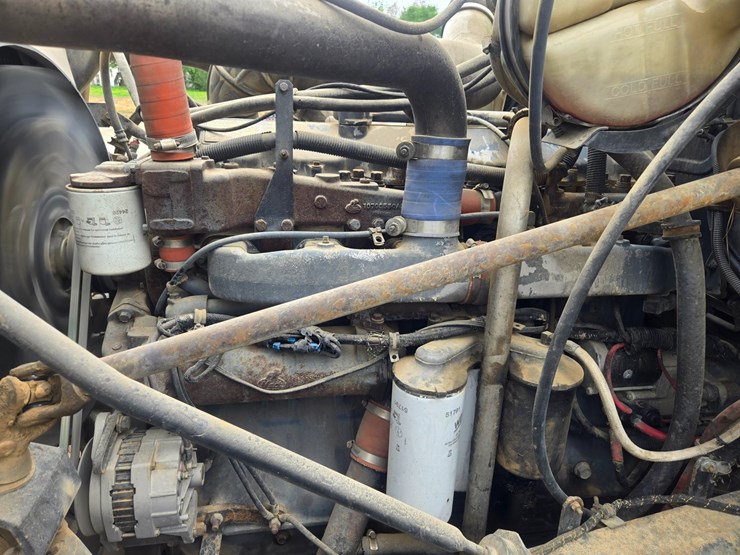 1996-mack-rd690s-image-41