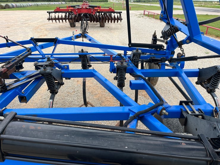 2015-new-holland-st830-image-20