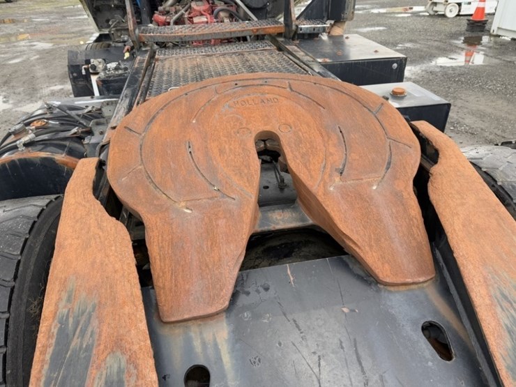 2010-kalmar-ottawa-yard-spotter-truck-image-16