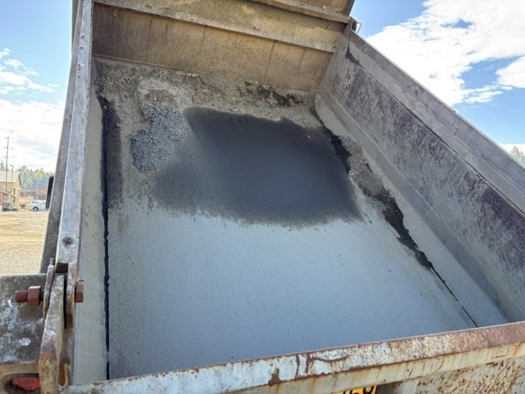 1985-international-4700-image-9