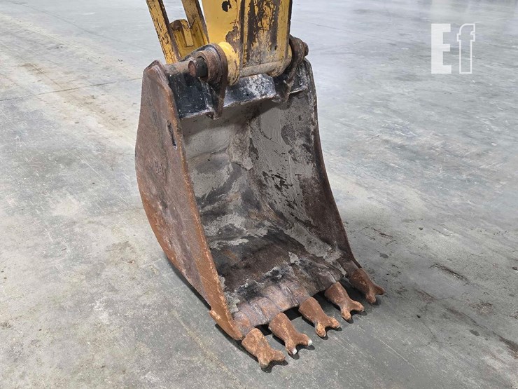 2016-caterpillar-415f2-image-15