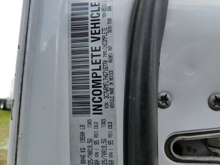 2017-dodge-ram-5500-image-18