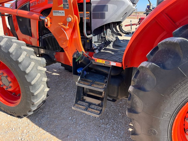 2017-kubota-m5091d-image-17