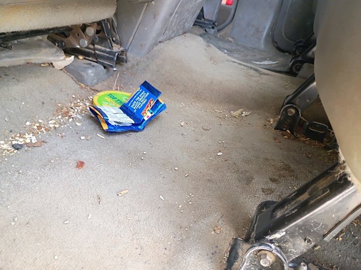 2005-chevrolet-suburban-image-61