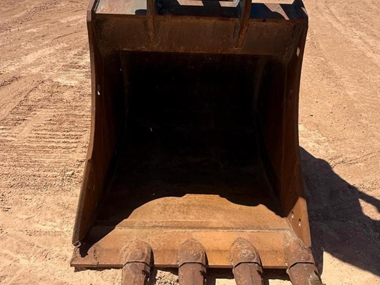 2017-hyundai-hx300l-image-12