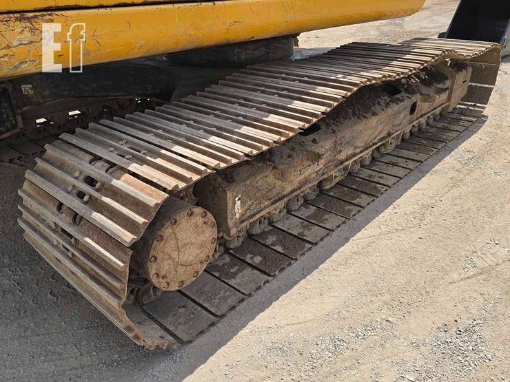 2018-deere-250g-lc-image-39