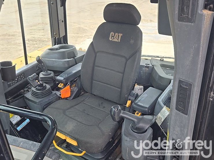 2019-caterpillar-d6-lgp-image-93