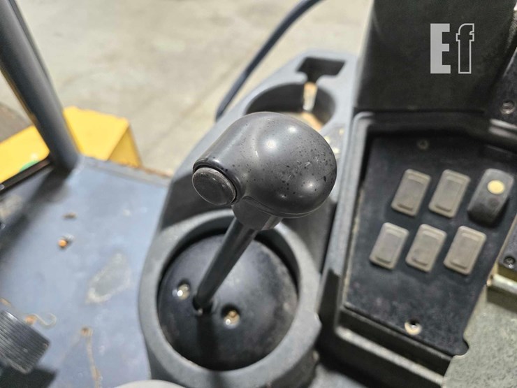 2011-deere-310j-image-23