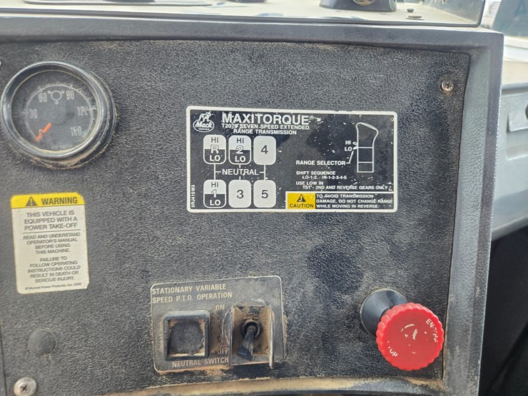 1996-mack-rd690s-image-65