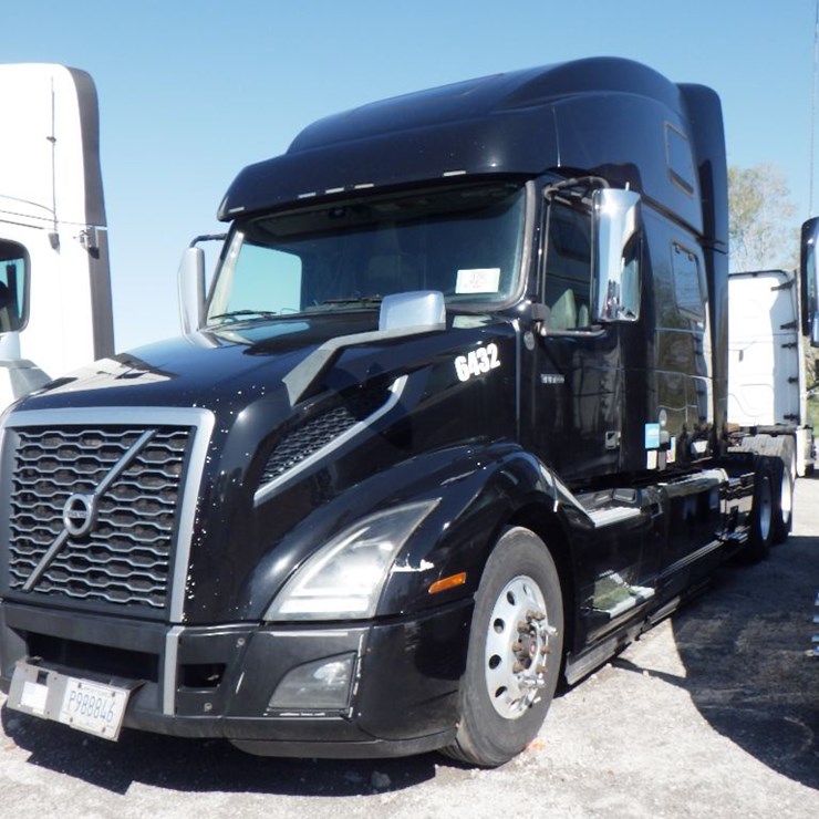 2019 VOLVO VNL860