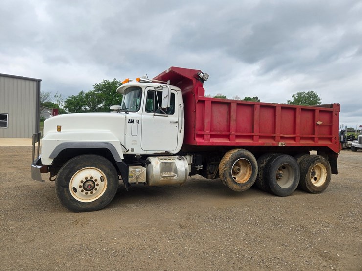 2001-mack-rd688s-image-5