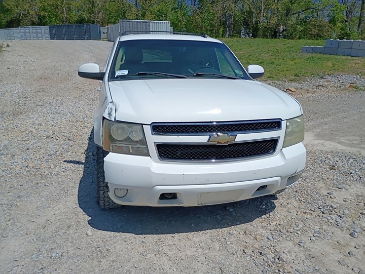 2008-chevrolet-tahoe-image-14