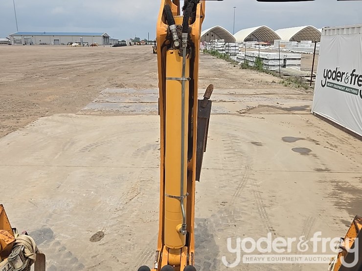 2004-case-580m-image-36