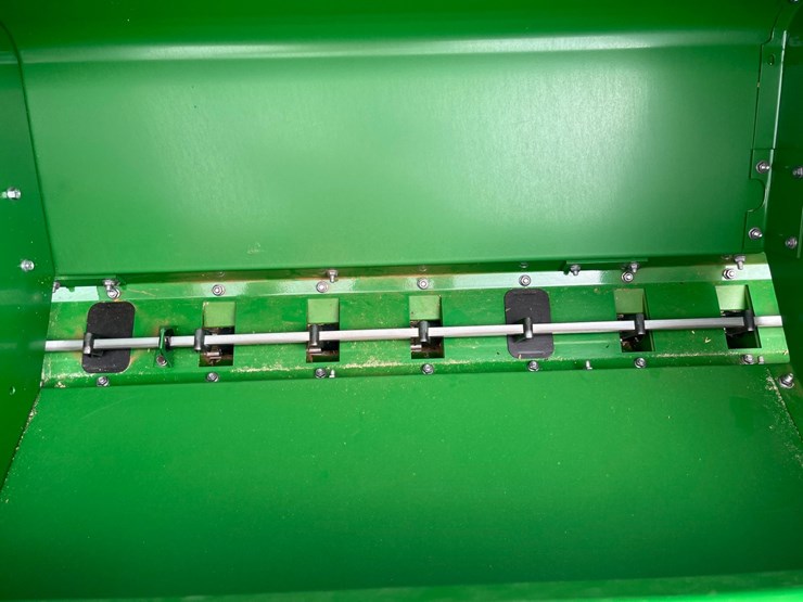 2020-john-deere-bd1113-image-13