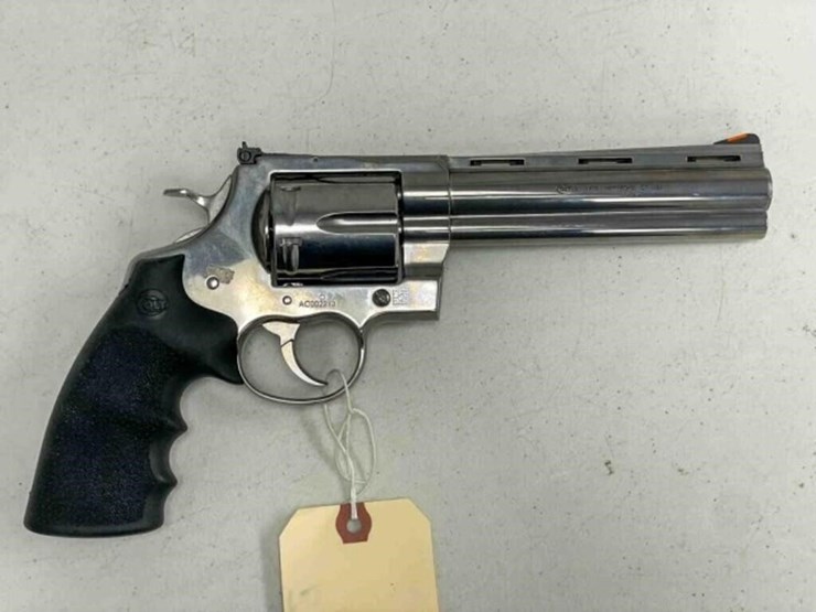 colt-revolver-image-11