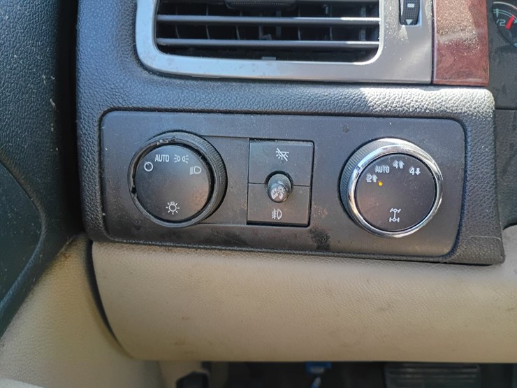 2008-chevrolet-tahoe-image-57