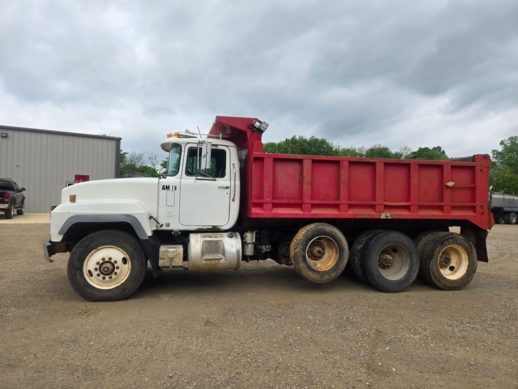 2001-mack-rd688s-image-6