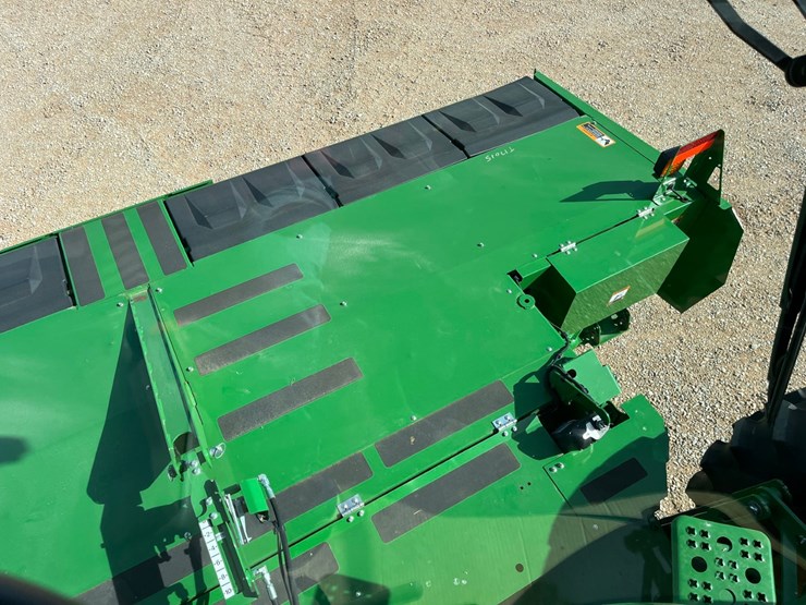 2023-john-deere-w235r-image-38