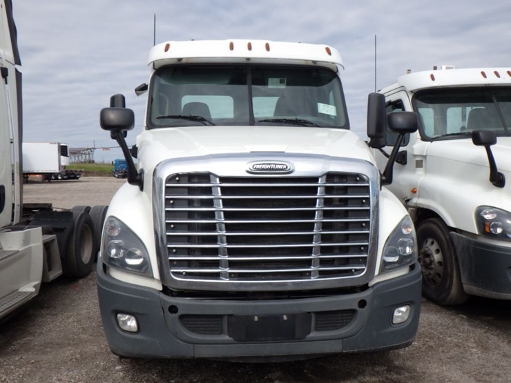 2017-freightliner-cascadia-125-image-2