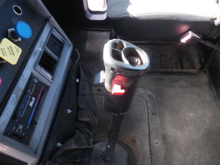 2000-mack-ch613-image-15