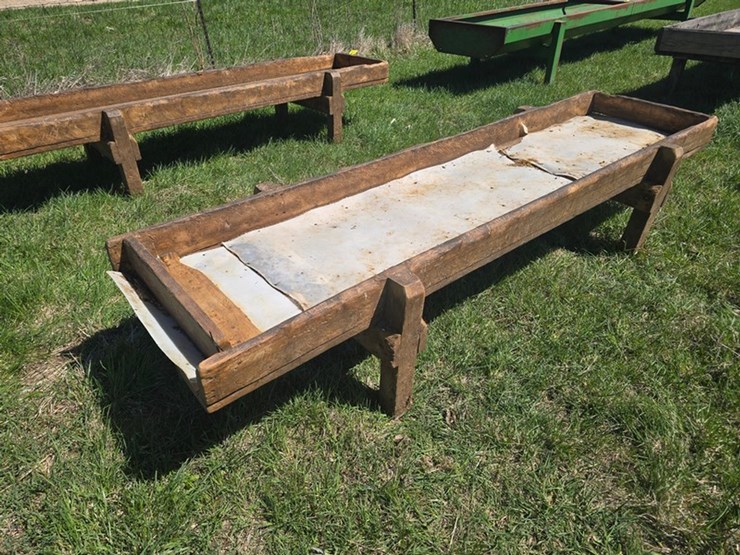 #577-•-9'-wooden-feed-bunk-image-2