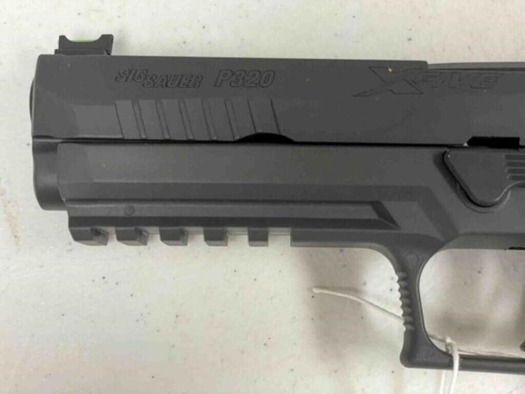 sig-sauer-pistol-image-8