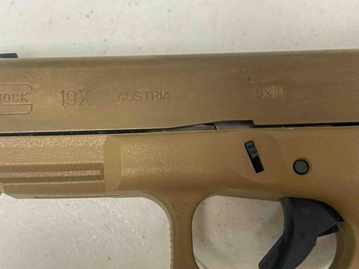 glock-pistol-image-10