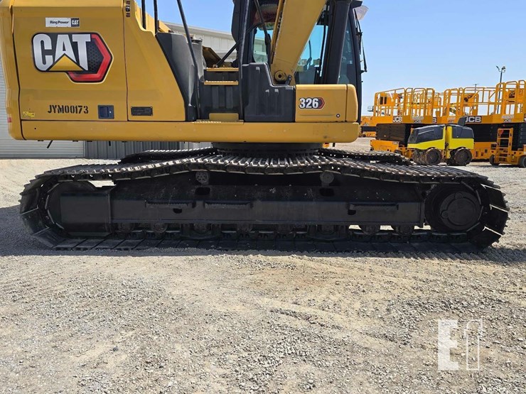 2020-caterpillar-326-image-35