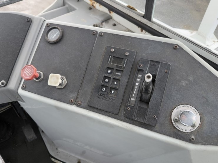 2010-kalmar-ottawa-yard-spotter-truck-image-20