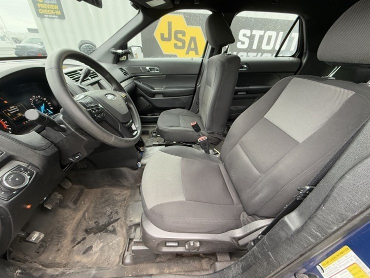 2017-ford-explorer-image-25