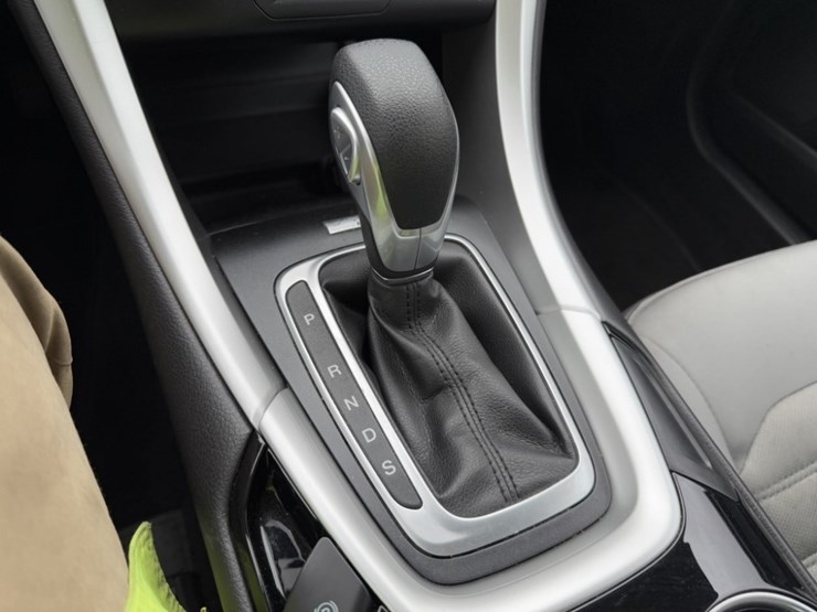 2014-ford-fusion-sedan-image-29