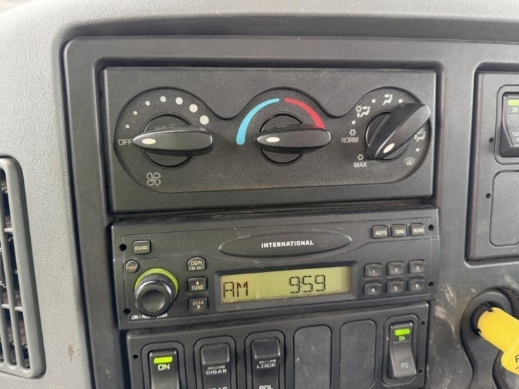 2007-international-7400-image-33