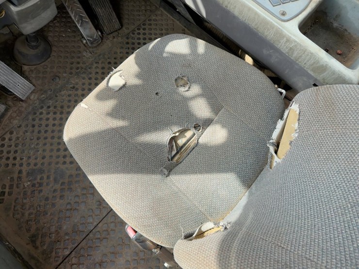 2003-volvo-a40d-image-43