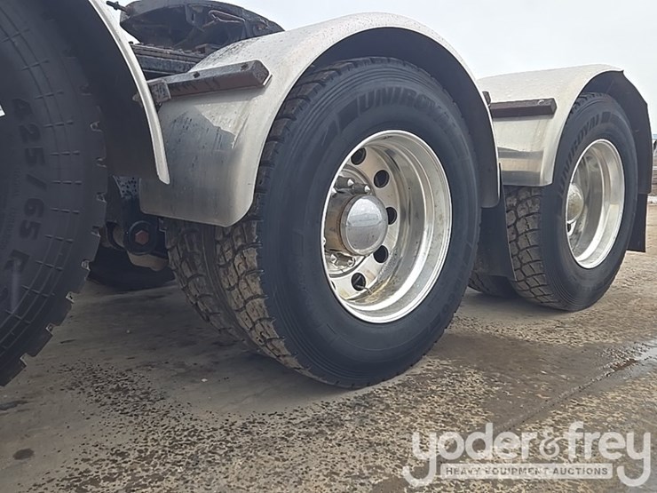 2014-kenworth-t800-image-15