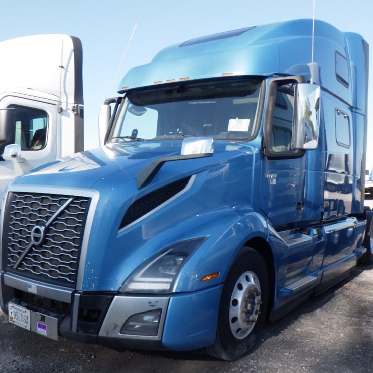 2020 VOLVO VNL860